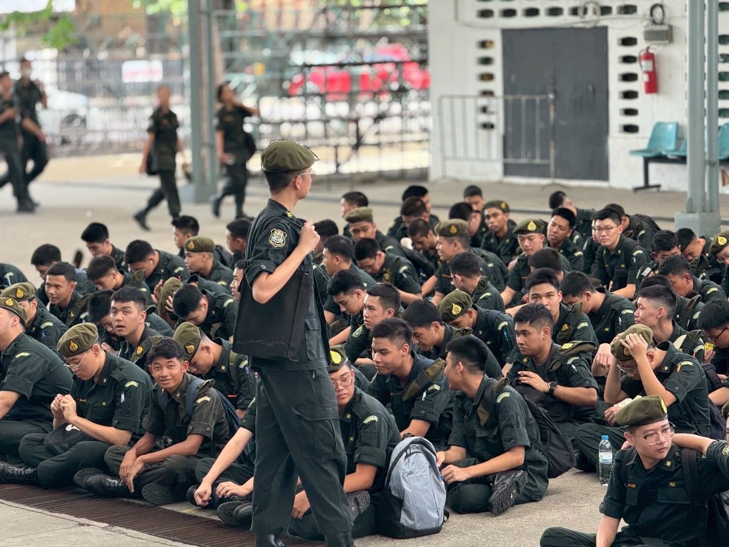 งานรักษาดินแดน ฝ่ายกิจกรรม นำนักศึกษาวิชาทหารชั้นปีที่ 1–3 เดินทางเข้ารับการฝึกประจำปี ณ โรงเรียนรักษาดินแดน ศูนย์การนักศึกษาวิชาทหาร ถนนวิภาวดีรังสิต กรุงเทพมหานคร