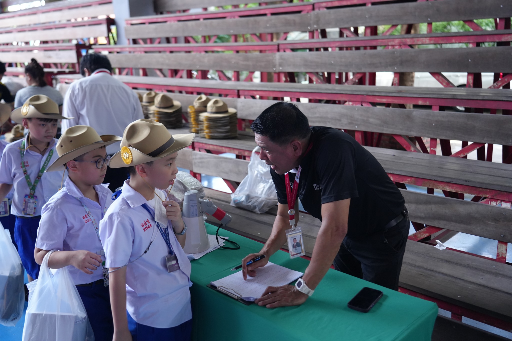 งานลูกเสือโรงเรียนอัสสัมชัญสมุทรปราการร่วมกับร้านเคน ได้อำนวยความสะดวกกับนักเรียนโดยการดำเนินการแจกเครื่องแบบลูกเสือ-เนตรนารี ประจำปีการศึกษา 2569