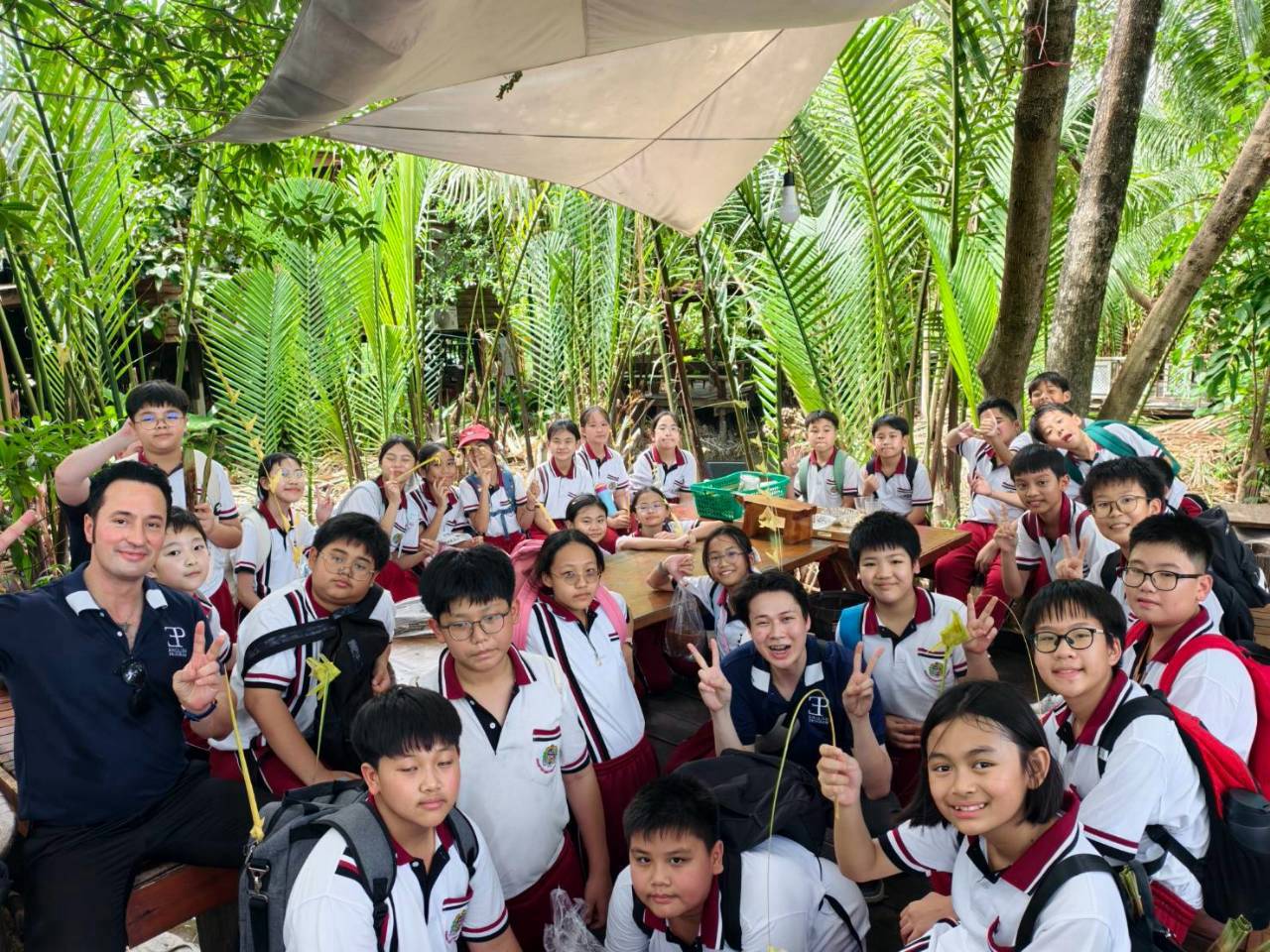 นักเรียนระดับชั้นประถมศึกษาที่ 6 English Program ได้เดินทางไปทัศนศึกษา ณ ศูนย์การเรียนรู้บ้านบางกระสอบ (หอบป่าจาก) อำเภอพระประแดง จังหวัดสมุทรปราการ