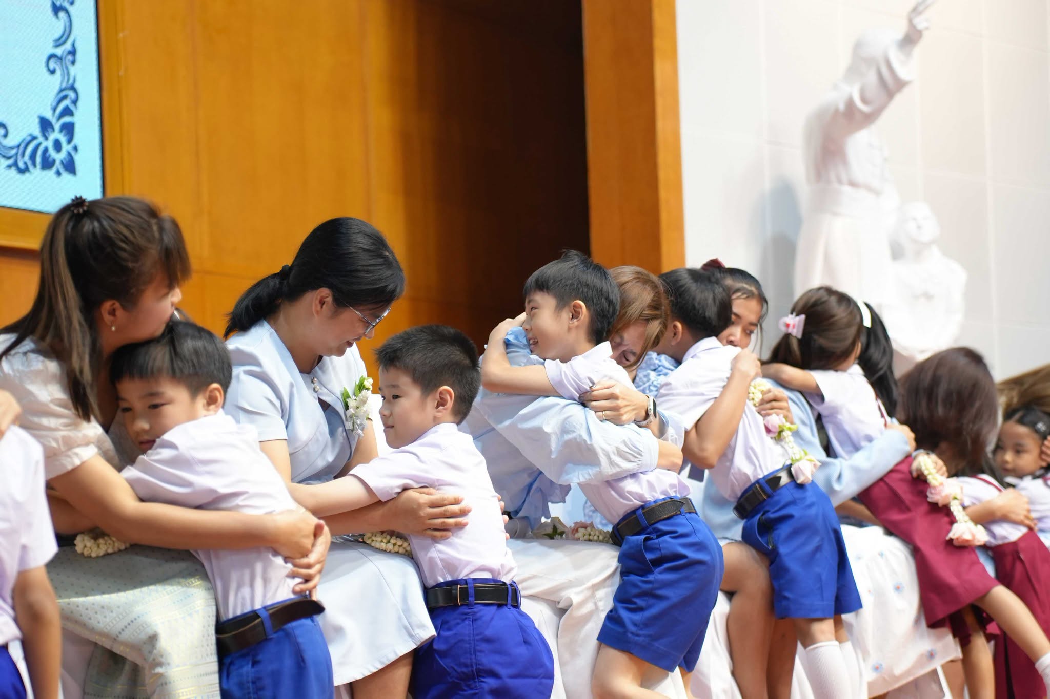 พิธีตักบาตรข้าวสารอาหารแห้ง เนื่องในโอกาสวันแม่แห่งชาติ ประจำปี ๒๕๖๙ พร้อมทั้งจัดพิธีถวายเครื่องราชสักการะ เนื่องในโอกาสวันคล้ายวันพระราชสมภพ สมเด็จพระนางเจ้าสิริกิติ์ พระบรมราชินีนาถ พระบรมราชชนนีพันปีหลวง และวันแม่แห่งชาติ